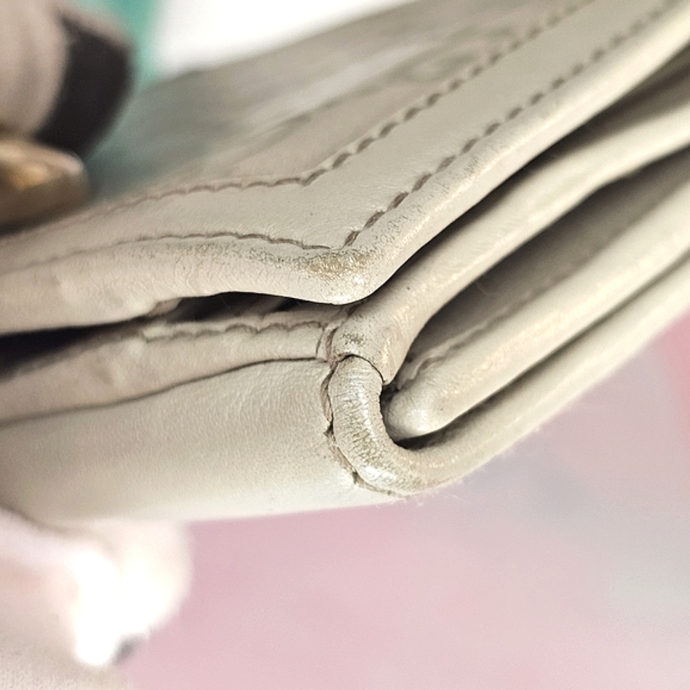 ๐Gucci Guccissima Leather Bifold Vintage Cream Wallet ๐ค - Picture 15 of 16